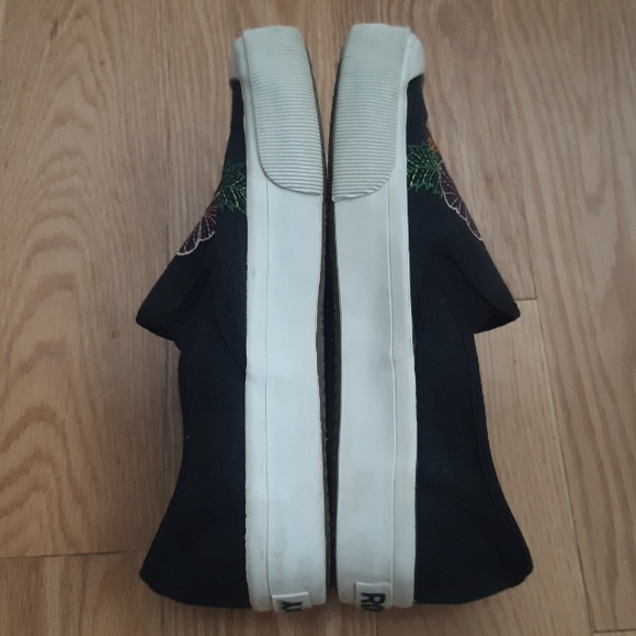 Roxy Pepperdine Canvas Slip On Shoes - Picture 5 of 7
